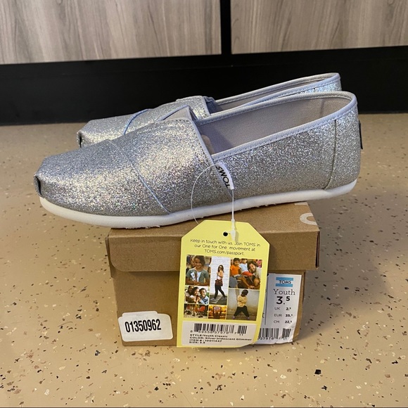 NEW TOMS Classic Slip on Sparkly Silver Iridescent - Picture 3 of 8